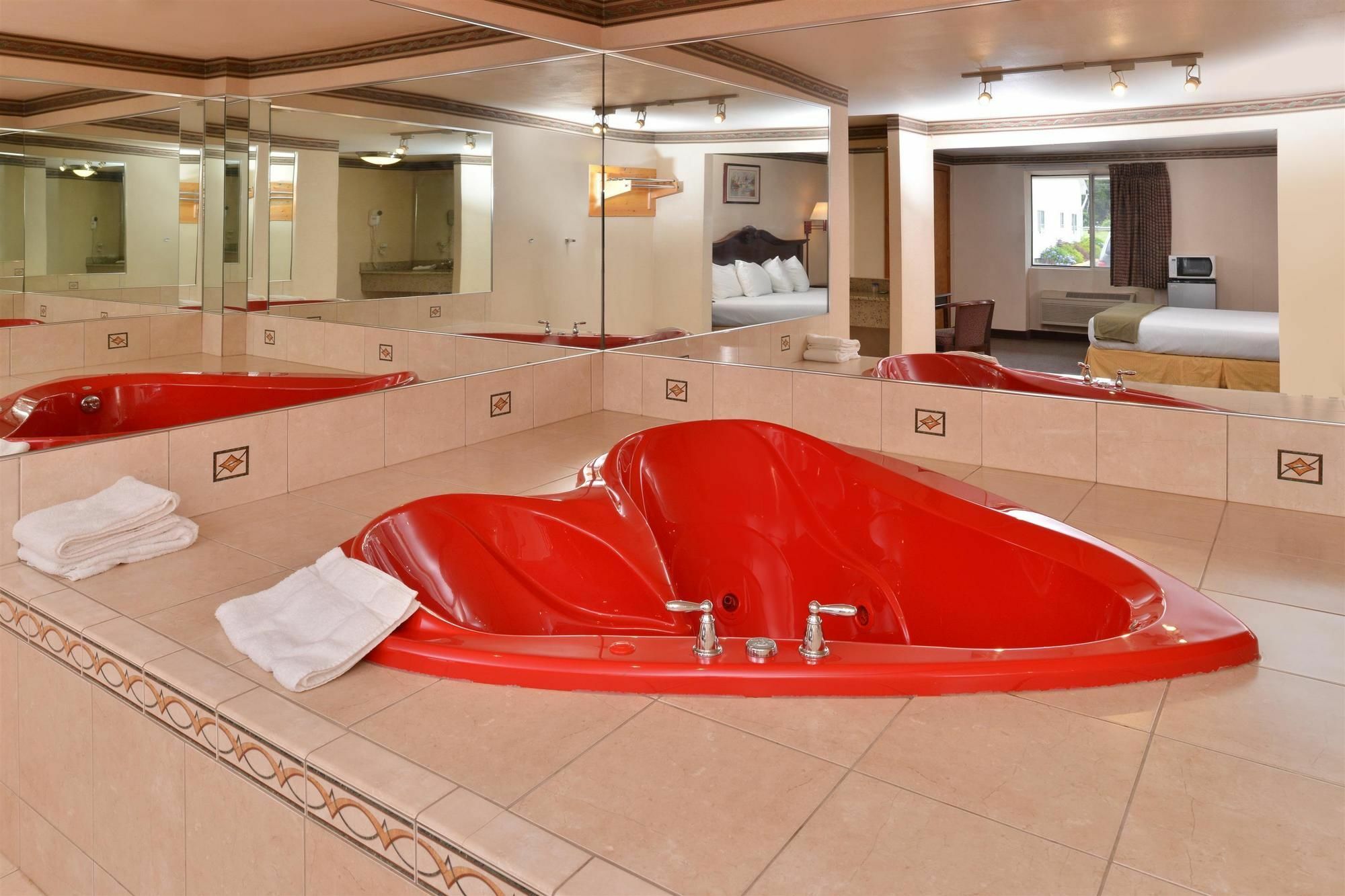 Americas Best Value Inn & Suites Wolcott Exterior photo
