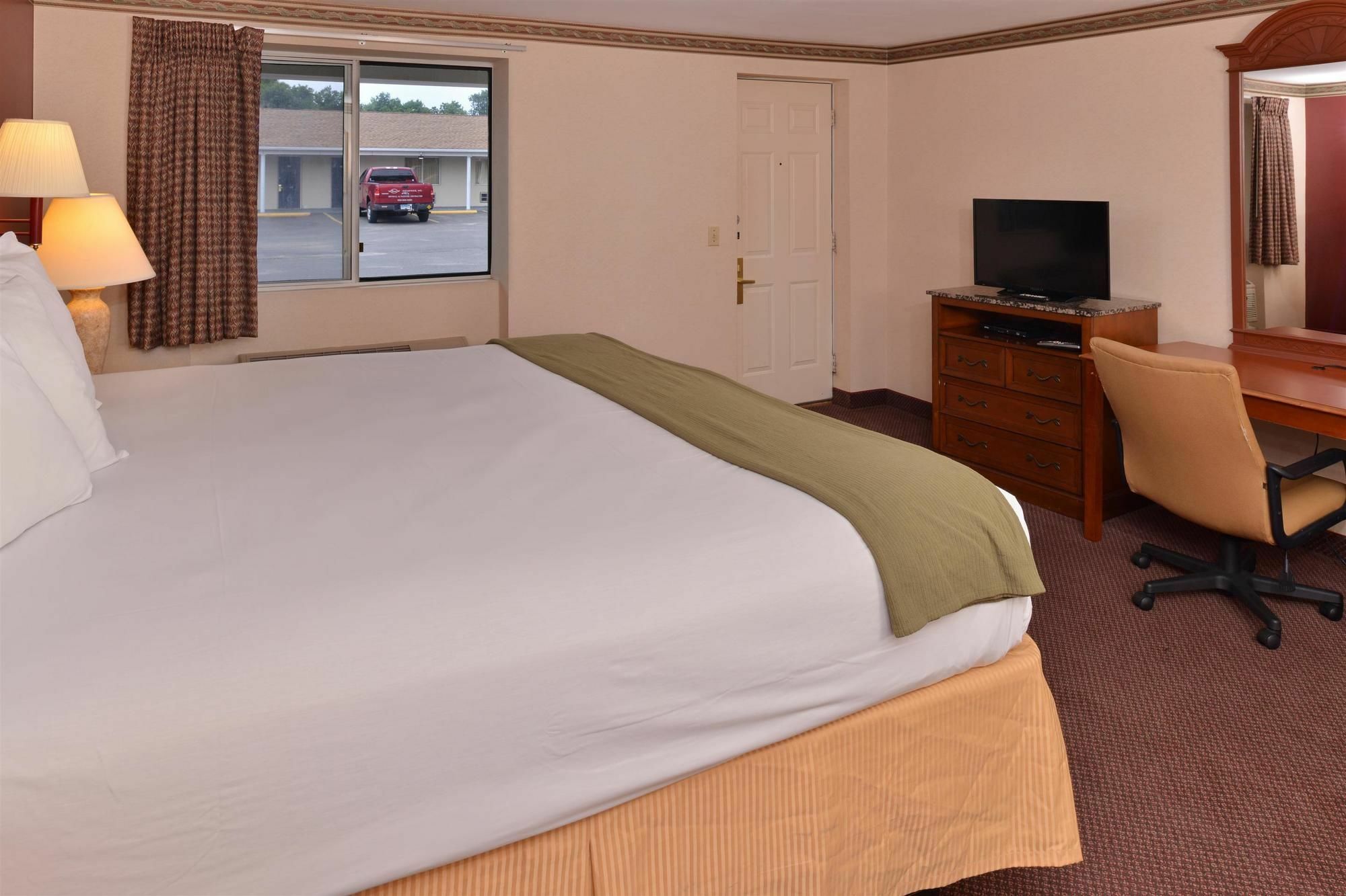 Americas Best Value Inn & Suites Wolcott Exterior photo